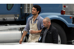 ヒゲ面に薄汚れたエプロンのスーパーマン画像が到着！　アラスカの秘密基地の撮影か？ 画像