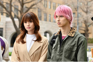 横浜流星の“引き寄せハグ”、“葉っぱまみれ”中村倫也に「全部持ってかれた」…「初めて恋をした日に読む話」第7話 画像