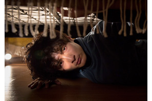高良健吾、ベッドの下から覗き見…一途で異常な愛『アンダー・ユア・ベッド』 画像
