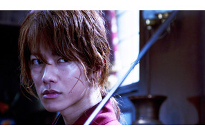 佐藤健演じる剣心が華麗に舞う！　『るろうに剣心』最新特報映像が公開 画像