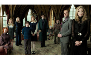 ジョニー初のヴァンパイア姿がお目見えに！　『ダーク・シャドウズ』場面写真公開 画像