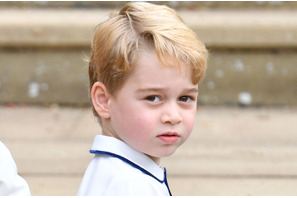 ジョージ王子、6歳に！ キャサリン妃撮影による記念写真で「歯が抜けた」姿を披露 画像