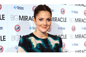 ドリュー・バリモアが婚約者との間に第一子妊娠か？ 画像