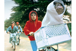 『E.T.』が37年ぶりにCMでカムバック、エリオット役のヘンリー・トーマスも登場 画像