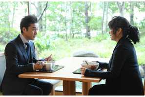 ムロツヨシの“手術痕”と“優しさ”に「何かありそう」の声…「病室で念仏を唱えないでください」6話 画像