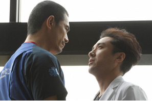 ムロツヨシ“濱田”の正義に「アツくなった」と感動の声…「病室で念仏を唱えないでください」8話 画像