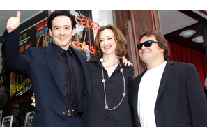 ジョン・キューザック、ウォーク・オブ・フェイムに。J・ブラックら友人も祝福！ 画像