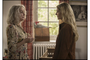 “母”ドヌーヴ＆“娘”マストロヤンニ、本気の演技対決『アンティークの祝祭』本編映像 画像