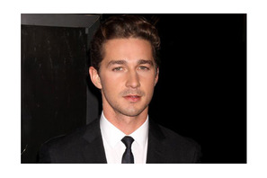 シャイア・ラブーフ、シガー・ロスのPVに全裸で出演！　エロティックな演技を披露 画像