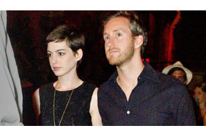 アン・ハサウェイが妊娠？　家族や親友を招いた夕食パーティで公表 画像