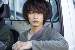 横浜流星、表情と声の圧倒的な演技に注目『きみの瞳が問いかけている』 画像