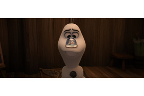 オラフが立体鏡を使うシーンに注目！『オラフの生まれた日』隠れキャラを監督が明かす 画像