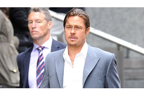 ブラピはモトクロス、トムはシンデレラ城に一泊。わが子に特別なプレゼントを用意 画像