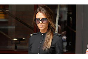 ヴィクトリア・ベッカム、英老舗メガネブランドとコラボで新作ラインを展開 画像