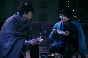 岡田将生＆志尊淳“心霊探偵バディ”誕生の瞬間『さんかく窓の外側は夜』メイキング映像 画像