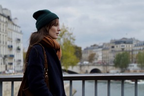 アナ・ジラルド＆フランソワ・シヴィル、すれ違い繰り返す冒頭映像『パリのどこかで、あなたと』 画像