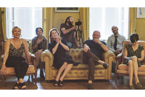 カトリーヌ・ドヌーヴ、愛おしい個性派家族たちをまとめる母に『ハッピー・バースデー』 画像