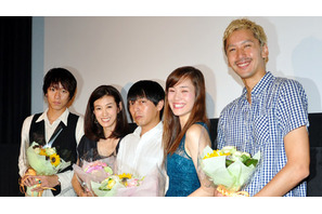 スネオヘアーのボケに、ともさかりえがツッコミ！　舞台挨拶でほぼ夫婦漫才 画像