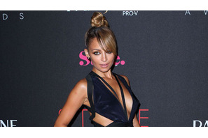 ニコール・リッチー、グウィネス・パルトロウとのコラボでクラッチバッグを発表！ 画像