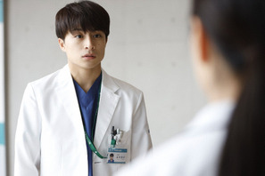 白濱亜嵐“隆治”の涙からの主題歌「konomama」に「涙腺決壊」「心に染みた」の声多数…「泣くな研修医」3話 画像