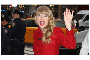 テイラー・スウィフト、ケネディ元米司法長官の孫である18歳のコナー・ケネディと破局 画像