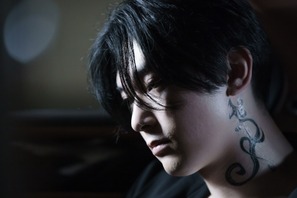 吉沢亮、笑顔封印…“黒髪マイキー”の場面写真到着『東京リベンジャーズ』 画像