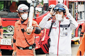 鈴木亮平と要潤が並び立つ様に「エモい」、賀来賢人“音羽”のエアグータッチにも反応集まる…「TOKYO MER」4話 画像