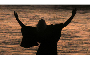 田中泯の踊りと旅に出る、1月28日公開『名付けようのない踊り』予告到着 画像