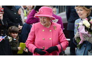 英エリザベス女王、皇室スタッフに王室認定特別クリスマスプレゼントを贈る 画像