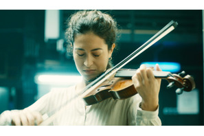 紛争地のヴァイオリニスト、命がけの練習風景『クレッシェンド 音楽の架け橋』本編映像 画像