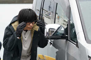 成田凌と森七菜の演技に賞賛集まるなか、安田顕“佐々木”の衝撃行動に「夢に出てきそう」「鳥肌立った…」などの声続出「逃亡医F」 画像