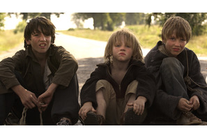 子供たちを描く新たな傑作『明日の空の向こうに』特製エコバッグを3名様にプレゼント 画像