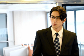 横浜流星“瀬能”スーツ＆メガネ姿に絶賛の声、藤井流星との“W流星”共演にもネット沸く…「DCU」5話 画像