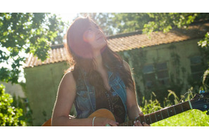 エボニー・デイ、YouTubeへの動画投稿から一躍MTVブランド・ニュー2013を受賞！ 画像