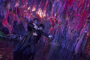 神木隆之介×松村北斗が共闘！ ド派手で美しい『xxxHOLiC』本編映像 画像