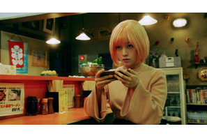 橋本環奈、鈴鹿央士らのやり取りが笑いを誘う…『バイオレンスアクション』本編映像 画像