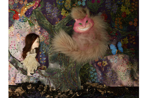 ビーズ、スパンコールのアリス　清川あさみ「こども部屋のアリス」絵本原画展を開催 画像