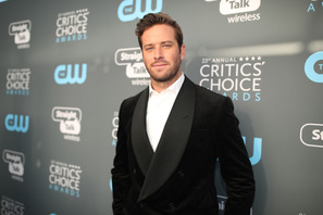 アーミー・ハマーのドキュメンタリー製作者に被害者が憤慨「トラウマを悪用するのは最低」 画像