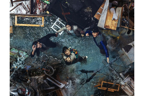 地上と地下...何気ない日常から決死のサバイバルへ『奈落のマイホーム』場面写真 画像