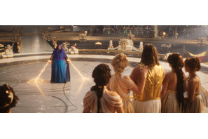 『ソー：ラブ＆サンダー』“神殺し”を追うソーたち、ゼウスの息子に出会う未公開シーン 画像