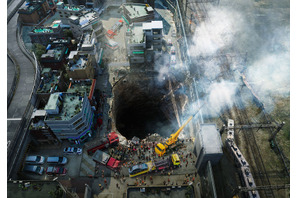 シンクホールがマンションを飲み込む瞬間捉える『奈落のマイホーム』本編映像 画像