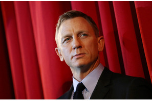 ダニエル・クレイグがウォッカのCMで腰振りダンス披露 タイカ・ワイティティが監督 画像