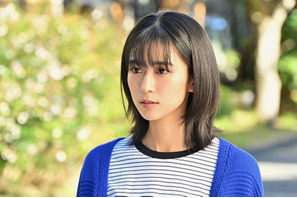 山本耕史“白石”が平野紫耀“黒崎”に渡した“まほうのどうぐ”に「白石さんお茶目」「可愛いな」の声、「クロサギ」4話 画像