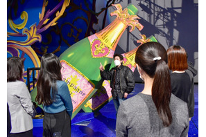 【ディズニー】劇団四季『美女と野獣』、貴重な舞台裏ツアーとパーク入園がセットになった特別なパッケージを販売　12月6日より 画像