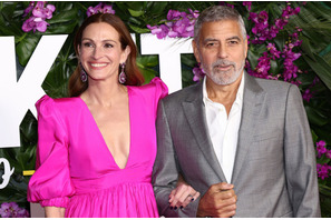 ジュリア・ロバーツ、親友ジョージ・クルーニーの“顔だらけドレス”でケネディ・センター名誉賞受賞のジョージを祝福 画像