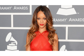 「ジバンシィ」のリカルド・ティッシ、リアーナのツアー衣装を手掛ける 画像