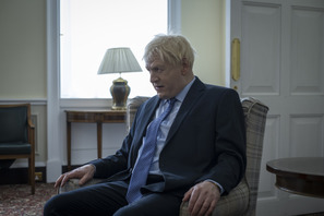 ケネス・ブラナー、特殊メイクでコロナ禍の英首相になりきる「This イングランド」 画像