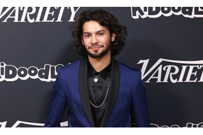 DC映画初のラテン系スーパーヒーローが活躍！『ブルービートル』予告編が公開 画像