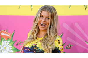 ファーギー、米国エイズ研究財団への寄付を目的に新色の口紅をローンチ 画像