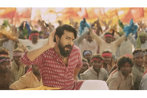 ラーム・チャランが陽気に踊る＆スリリングなアクションも『ランガスタラム』予告編＆場面写真 画像